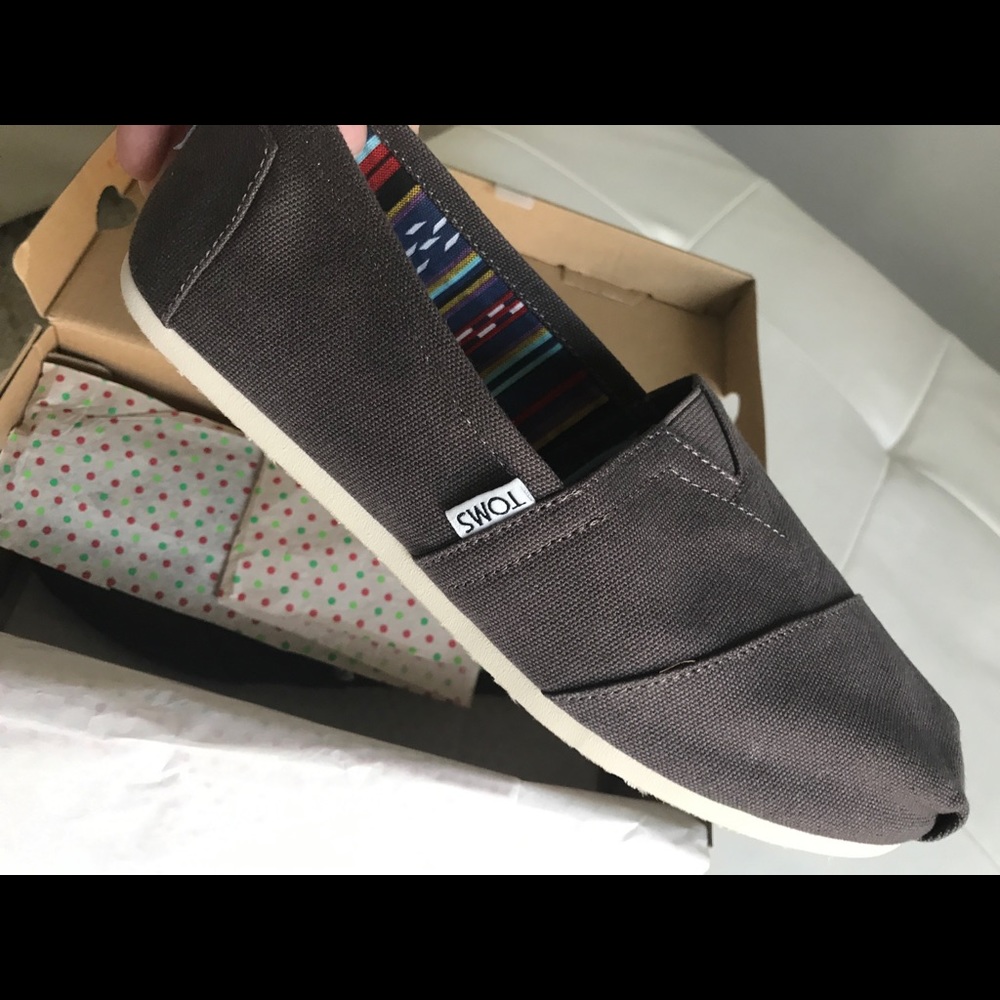 Tom’s woman’s shoes size 9